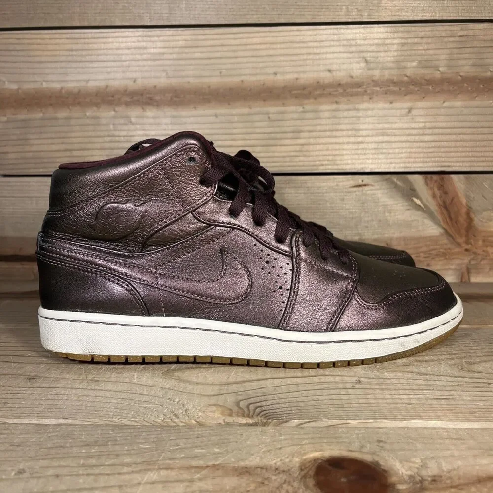 RARE Mens 9 - Nike Air Jordan 1 Mid Nouveau “Deep Burgundy Gum” Shoes 629151-605